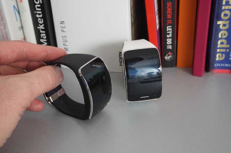 Samsung-Galaxy-Gear-S-crni-bijeli(25).jpg